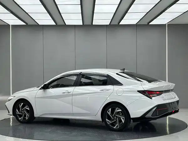 Hyundai Elantra 2023
