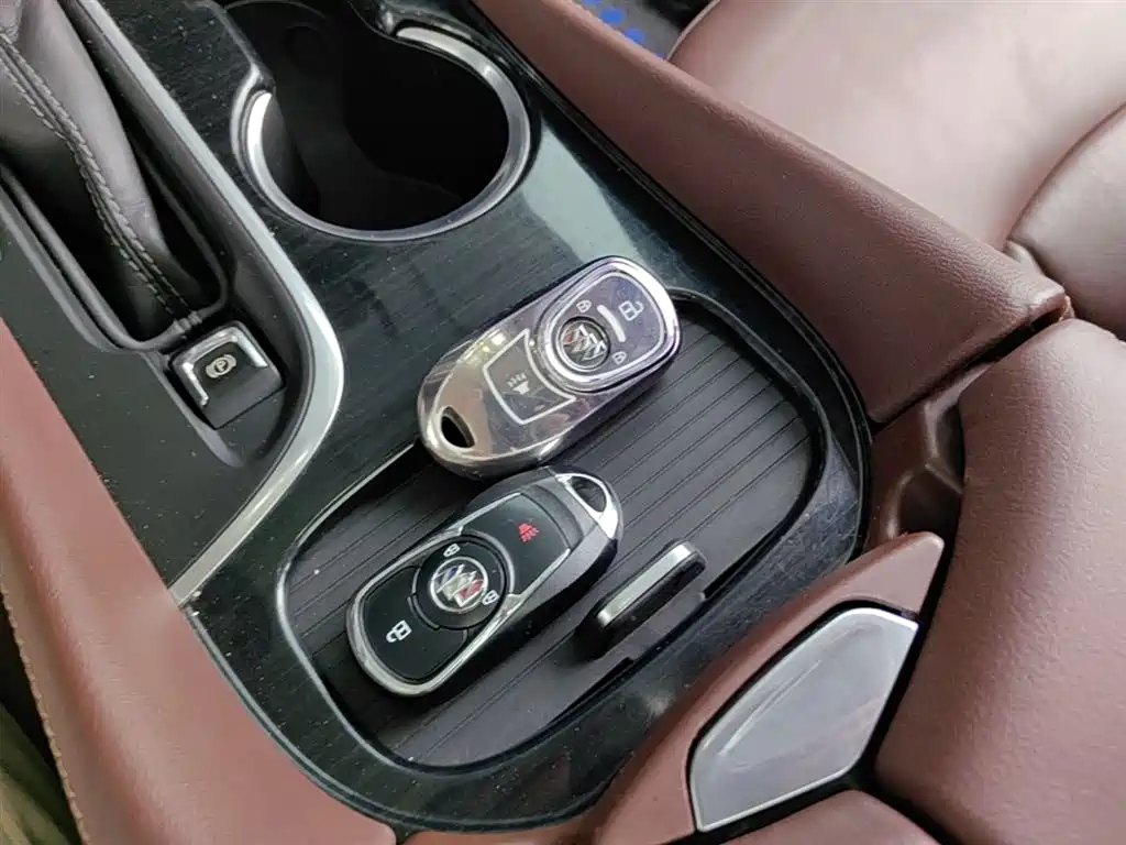 Buick Envision Plus 2021 — фото 9