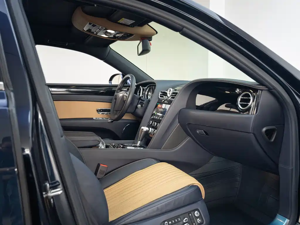 Bentley Flying Spur 2017 — фото 11