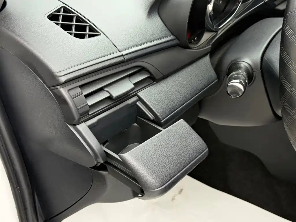 Toyota Yaris L 2021 — фото 14