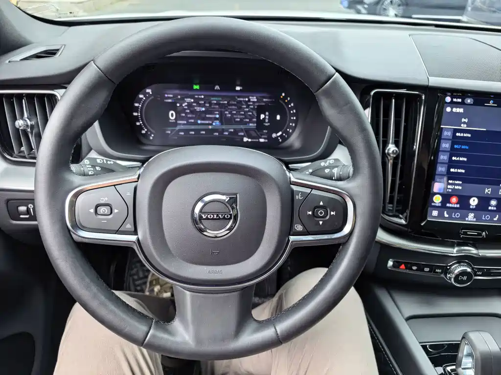Volvo XC60 2021 — фото 3