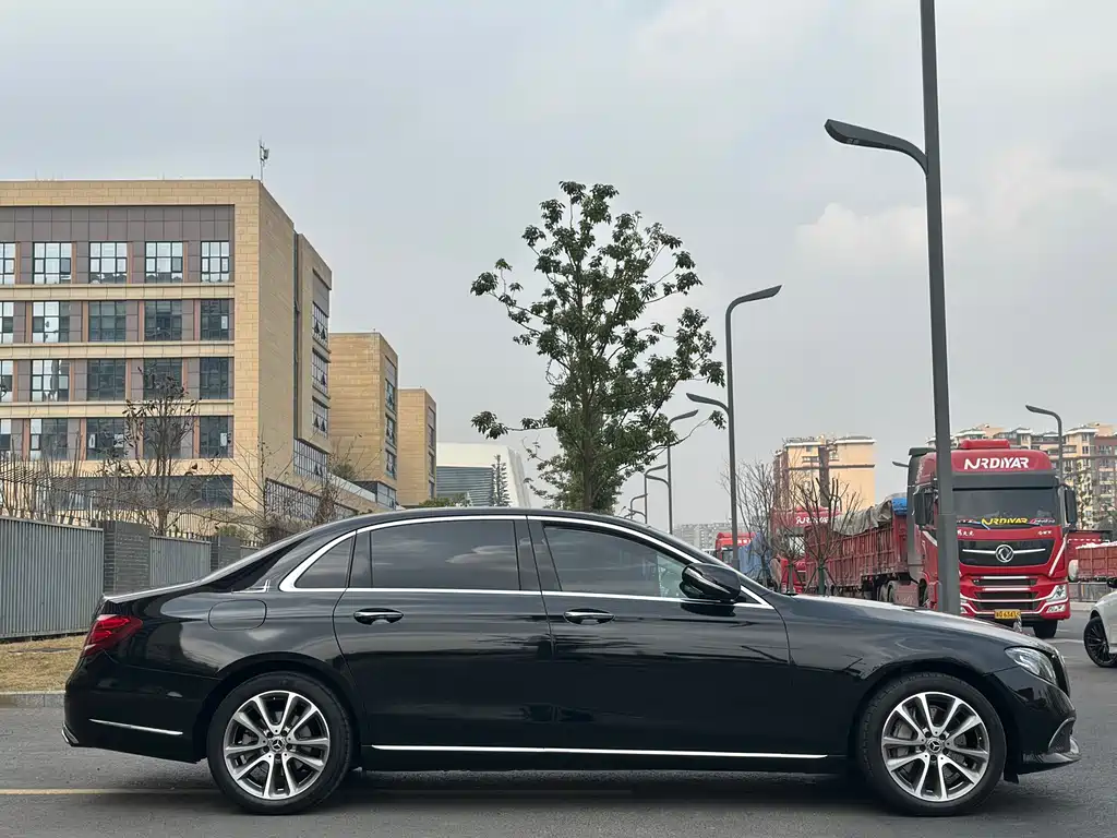 Mercedes-Benz E-Class 2019 — фото 18