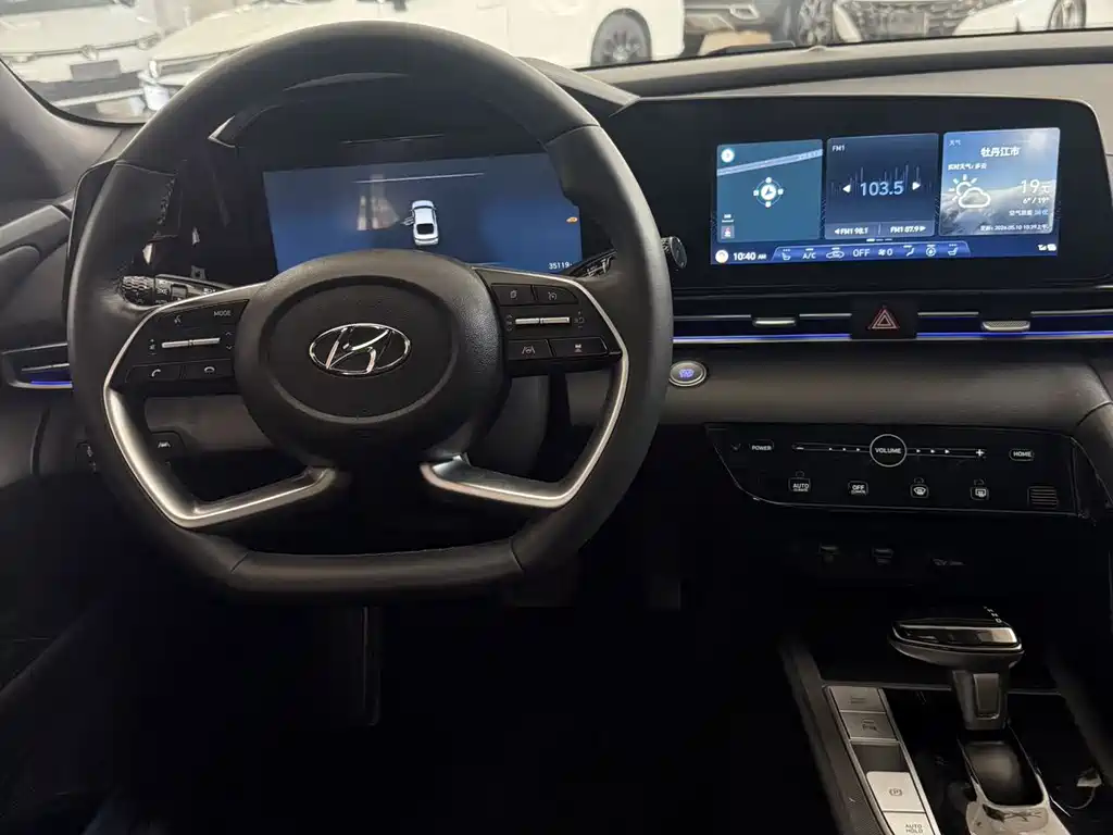 Hyundai Elantra 2023 — фото 12