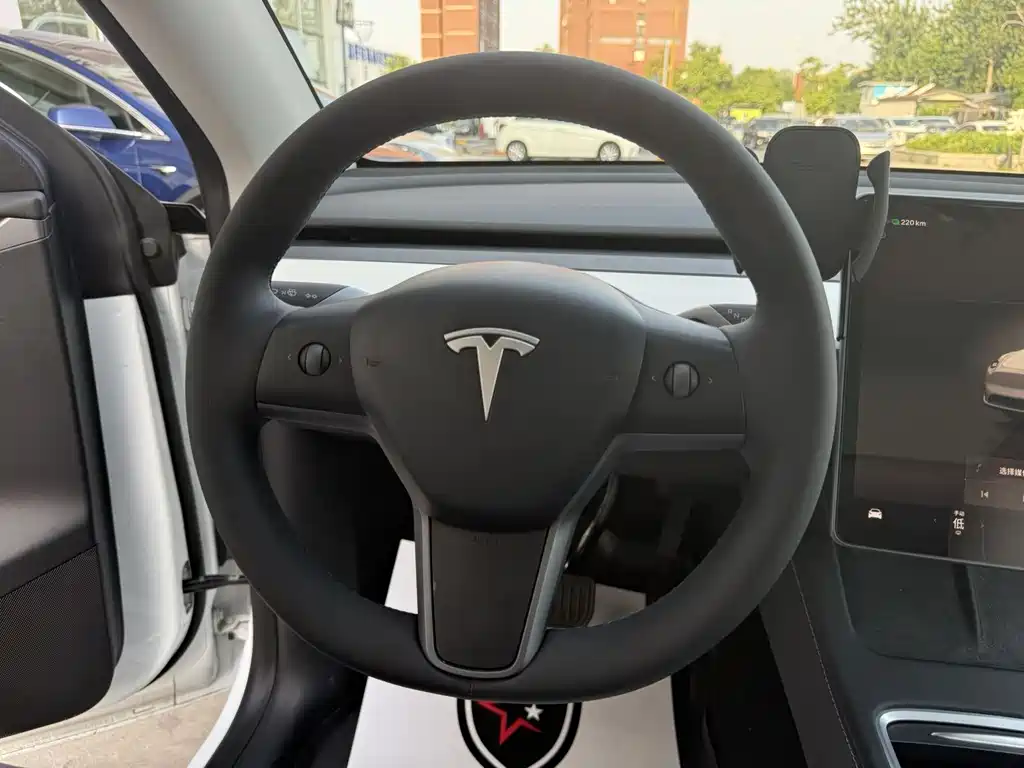 Tesla Model Y 2022 — фото 14