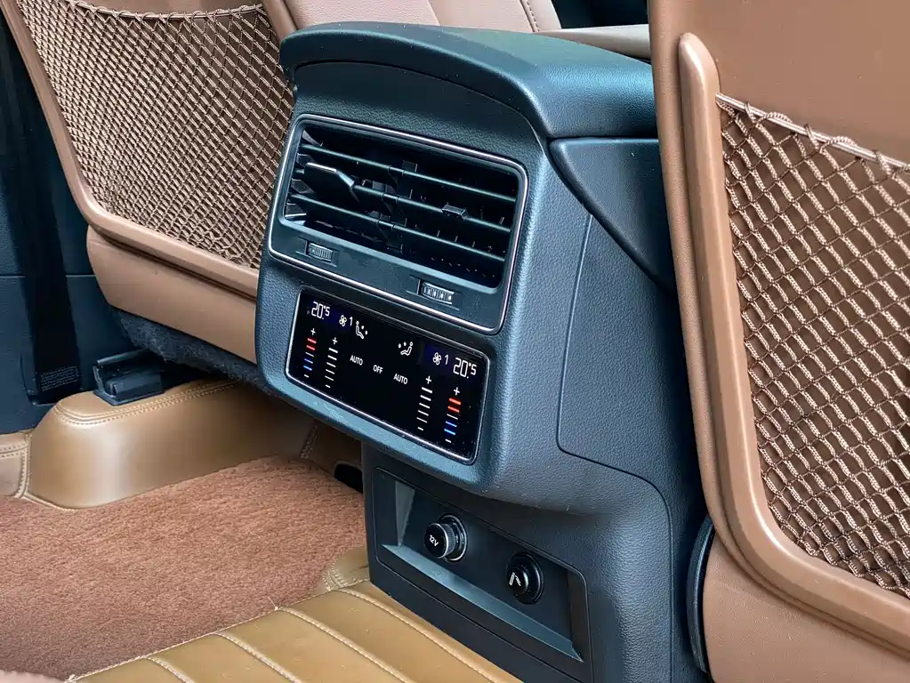 Audi Q7 2021 — фото 17