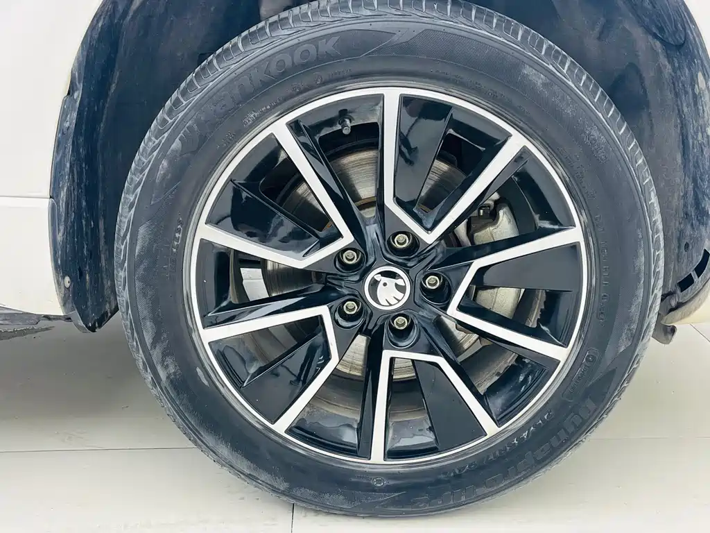 Skoda Karoq 2023 — фото 14
