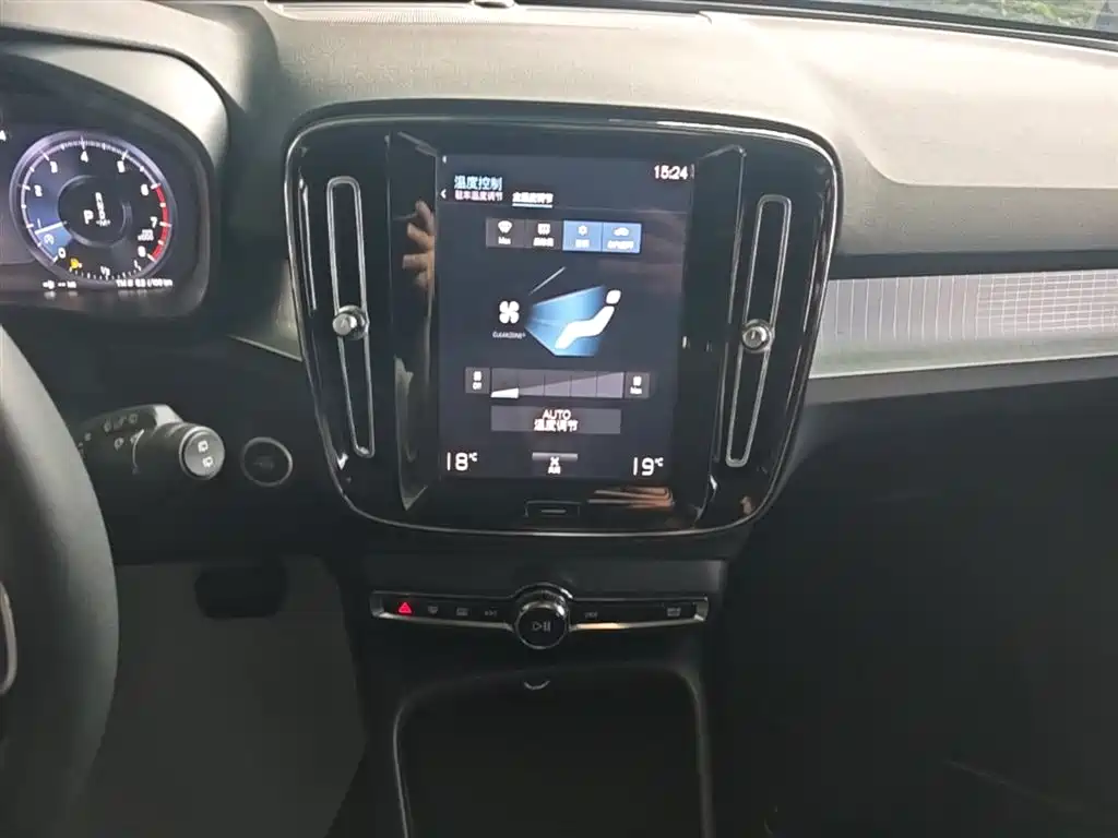 Volvo XC40 2021 — фото 13