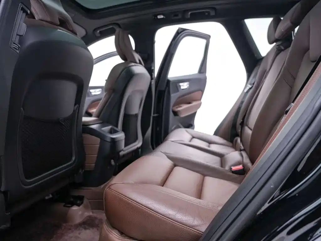 Volvo XC60 2021 — фото 24