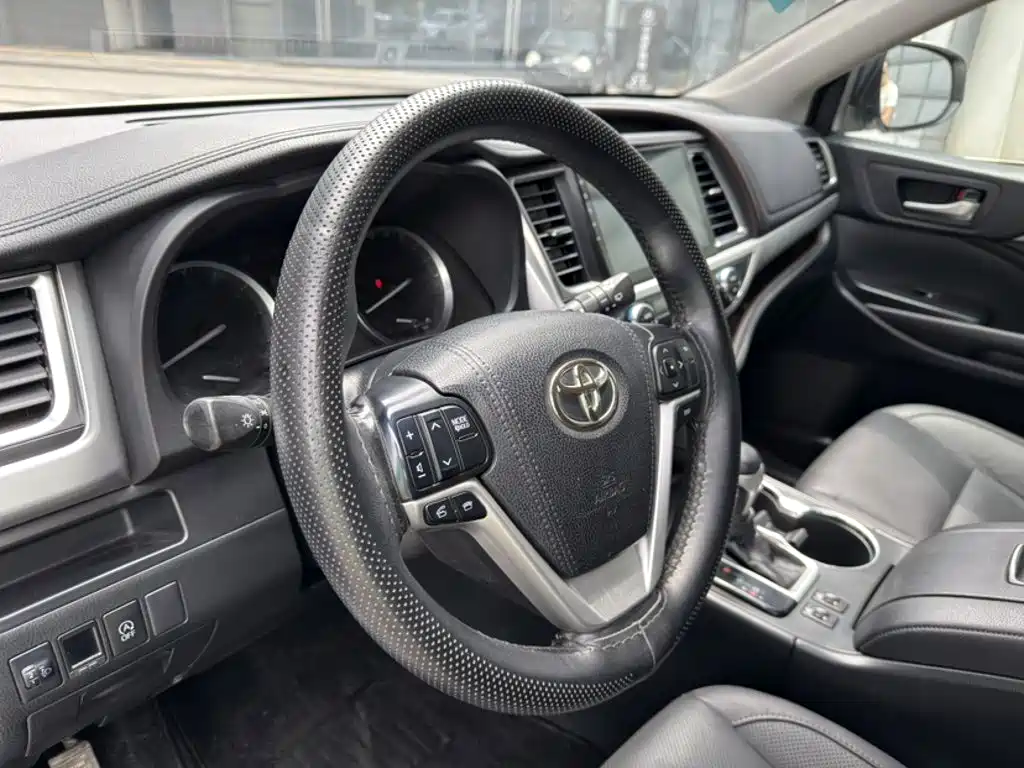 Toyota Highlander 2018 — фото 20