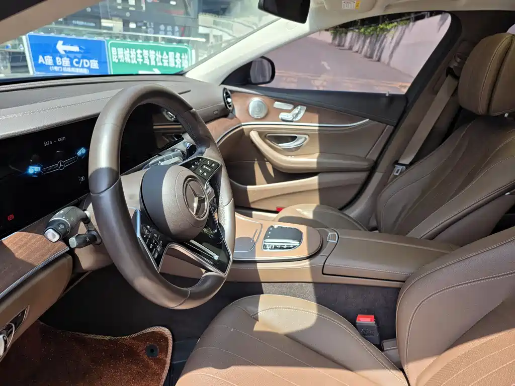 Mercedes-Benz E-Class 2023 — фото 14