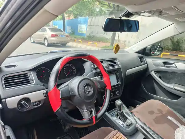 Volkswagen Sagitar 2015