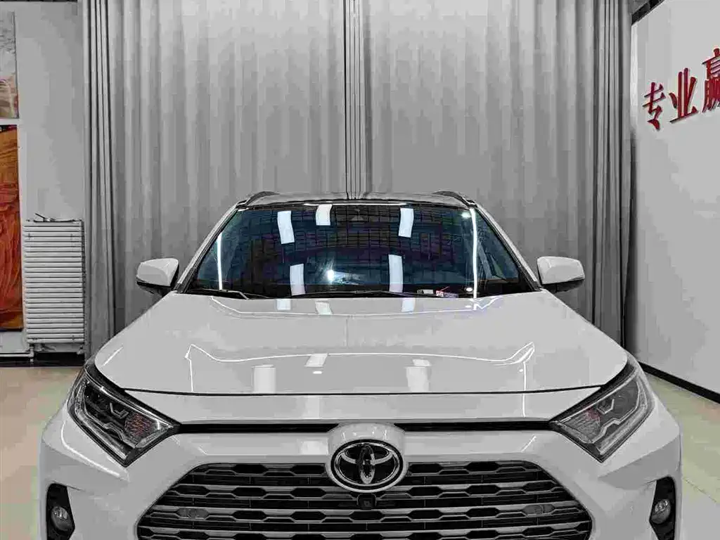 Toyota RAV4 2020 — фото 2
