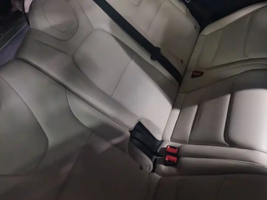 Tesla Model X 2019 — фото 11