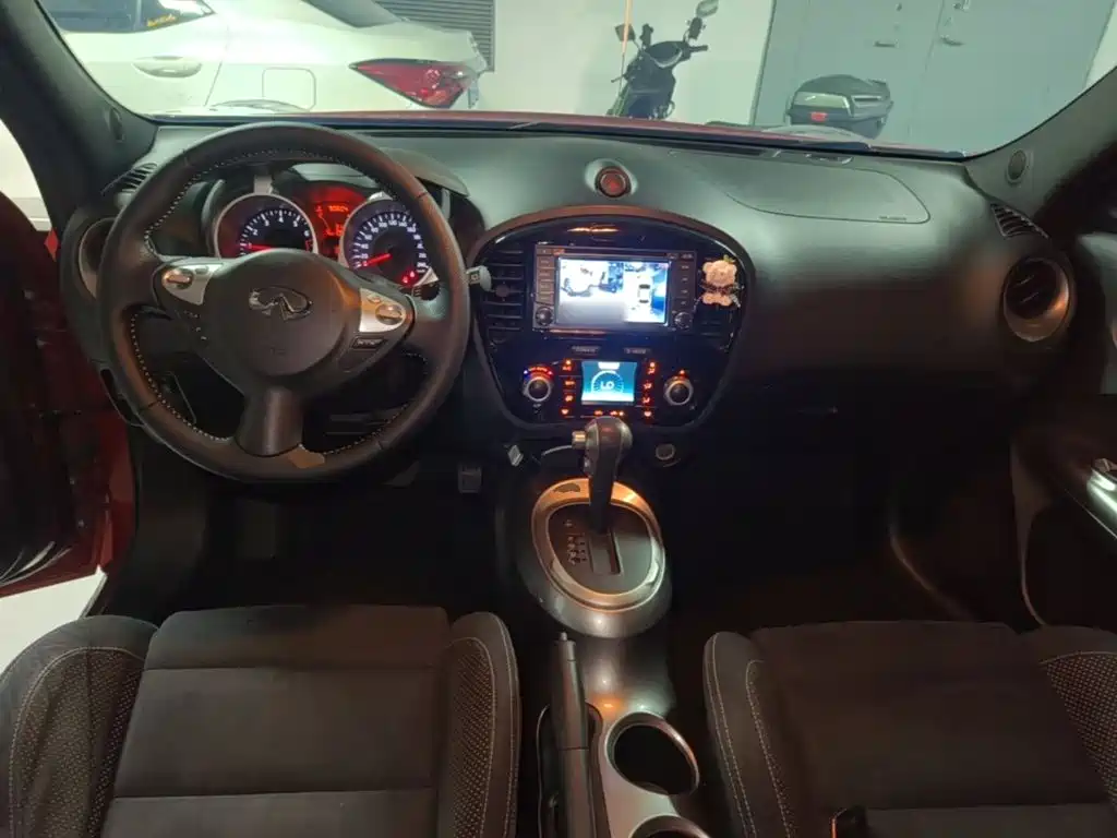 Infiniti ESQ 2016 — фото 10