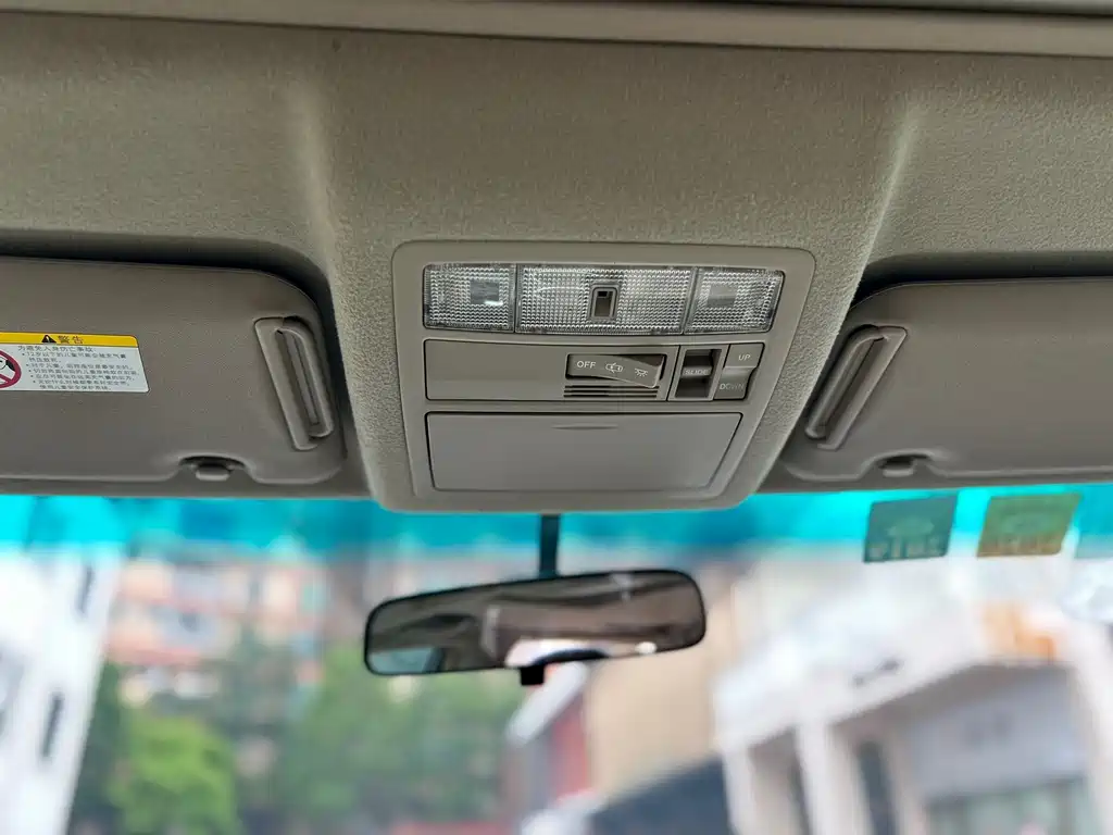 Toyota Highlander 2010 — фото 24
