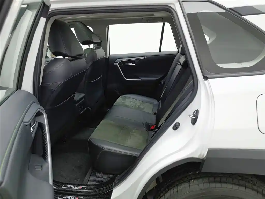 Toyota RAV4 2023 — фото 15