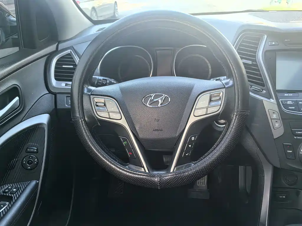 Hyundai Santa Fe 2015 — фото 10