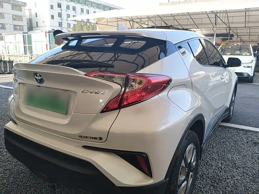Toyota C-HR EV 2022 — фото 7