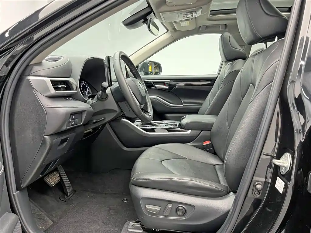 Toyota Highlander 2022 — фото 17