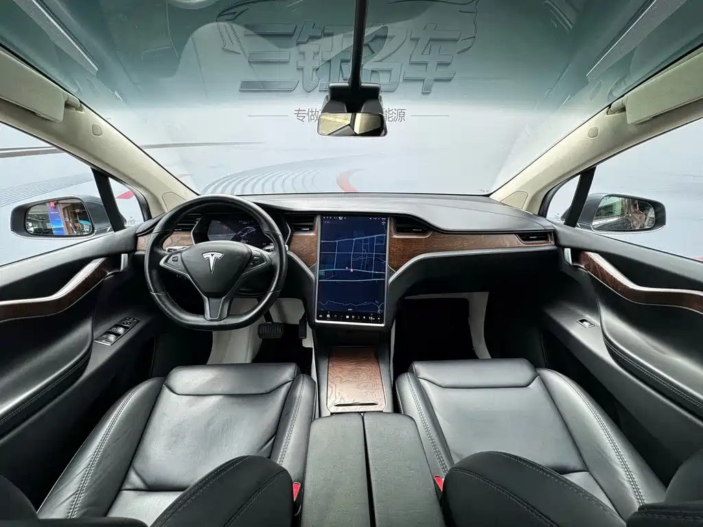 Tesla Model X 2019 — фото 10