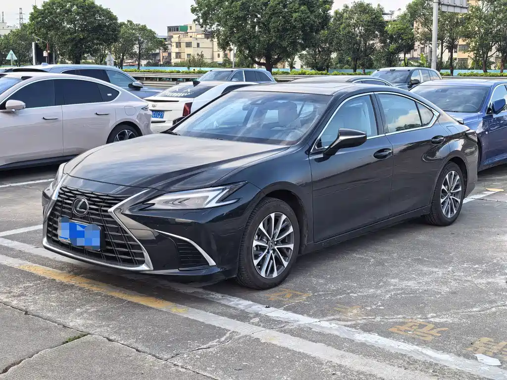 Lexus ES 2025 — фото 1