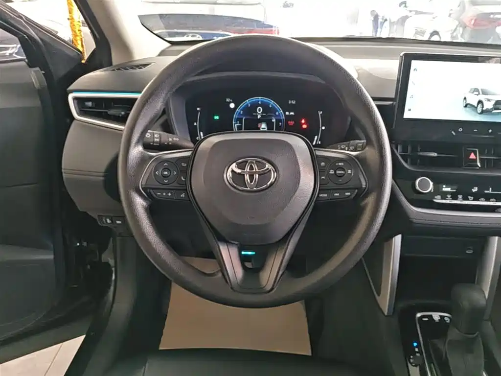 Toyota Corolla Cross 2025 — фото 11