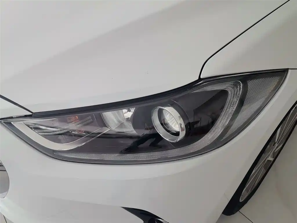 Hyundai Elantra 2018 — фото 24