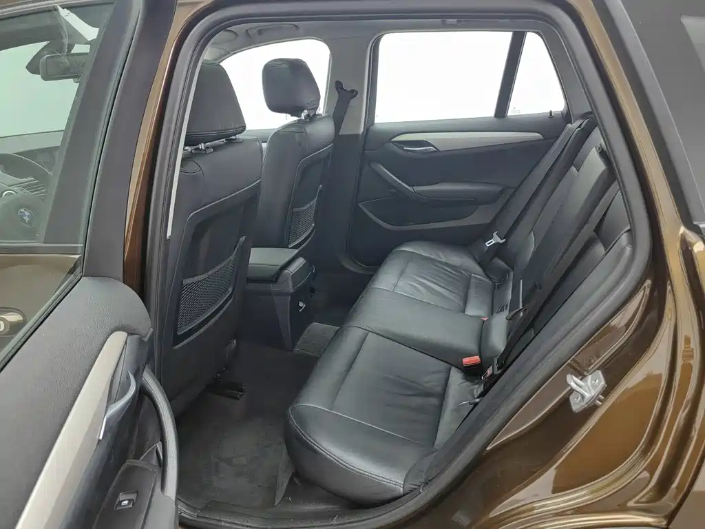 BMW X1 2015 — фото 15