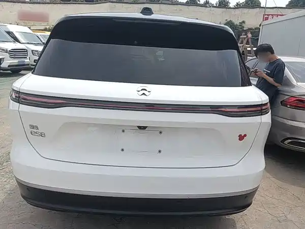 NIO ES8 2023