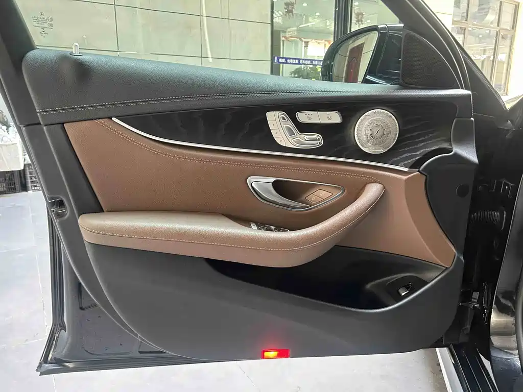 Mercedes-Benz E-Class 2019 — фото 12