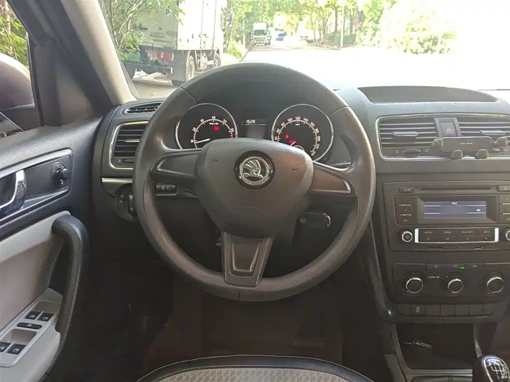 Skoda Yeti 2015 — фото 3
