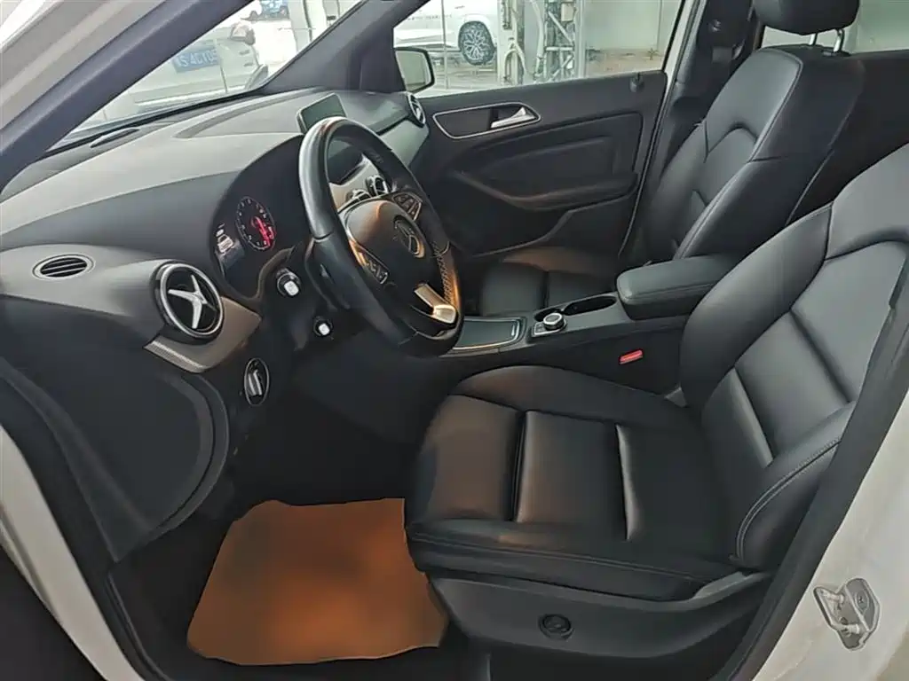 Mercedes-Benz B-Class 2017 — фото 15