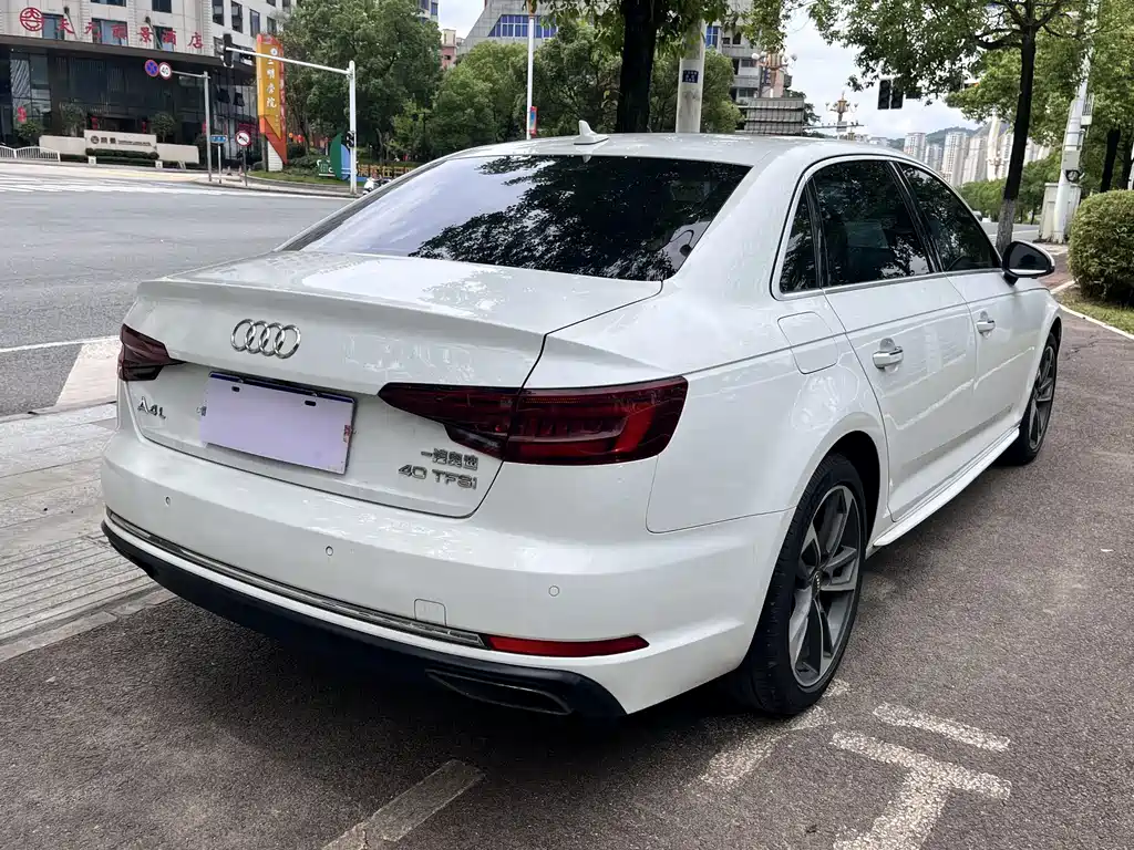 Audi A4L 2019 — фото 7