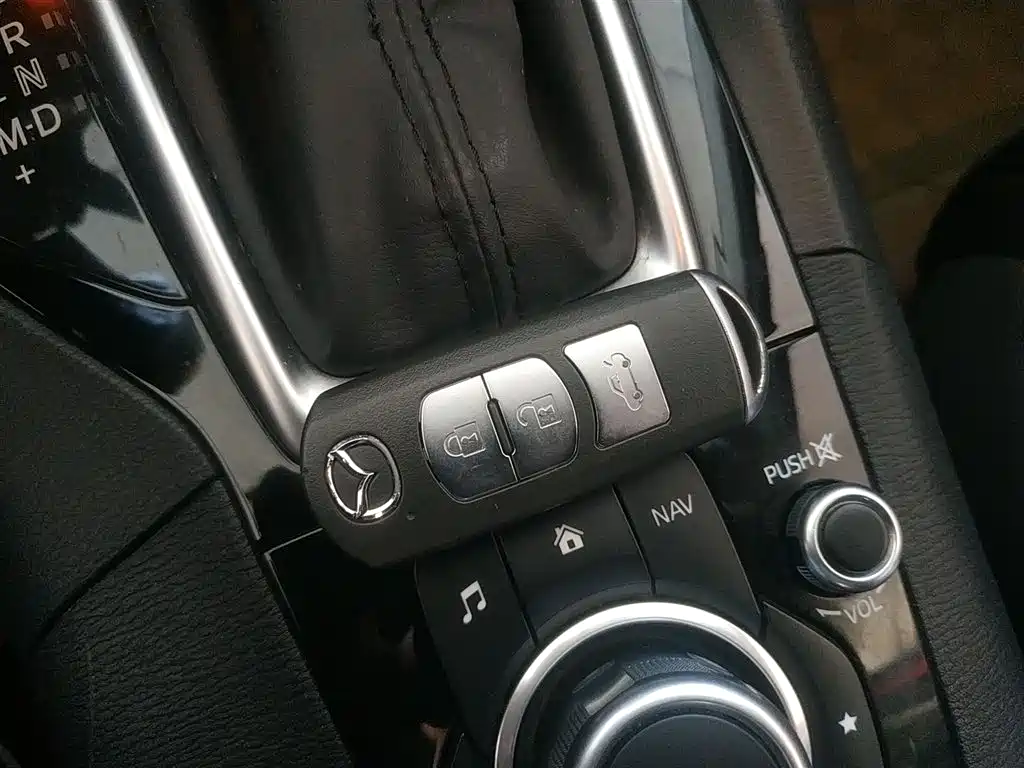 Mazda 3 Axela 2016 — фото 17