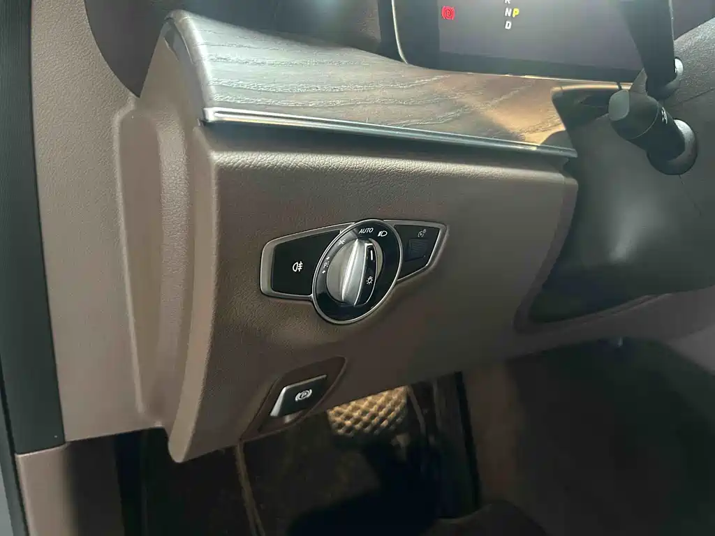 Mercedes-Benz E-Class 2020 — фото 11