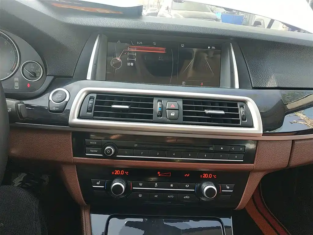 BMW 5 Series 2017 — фото 13