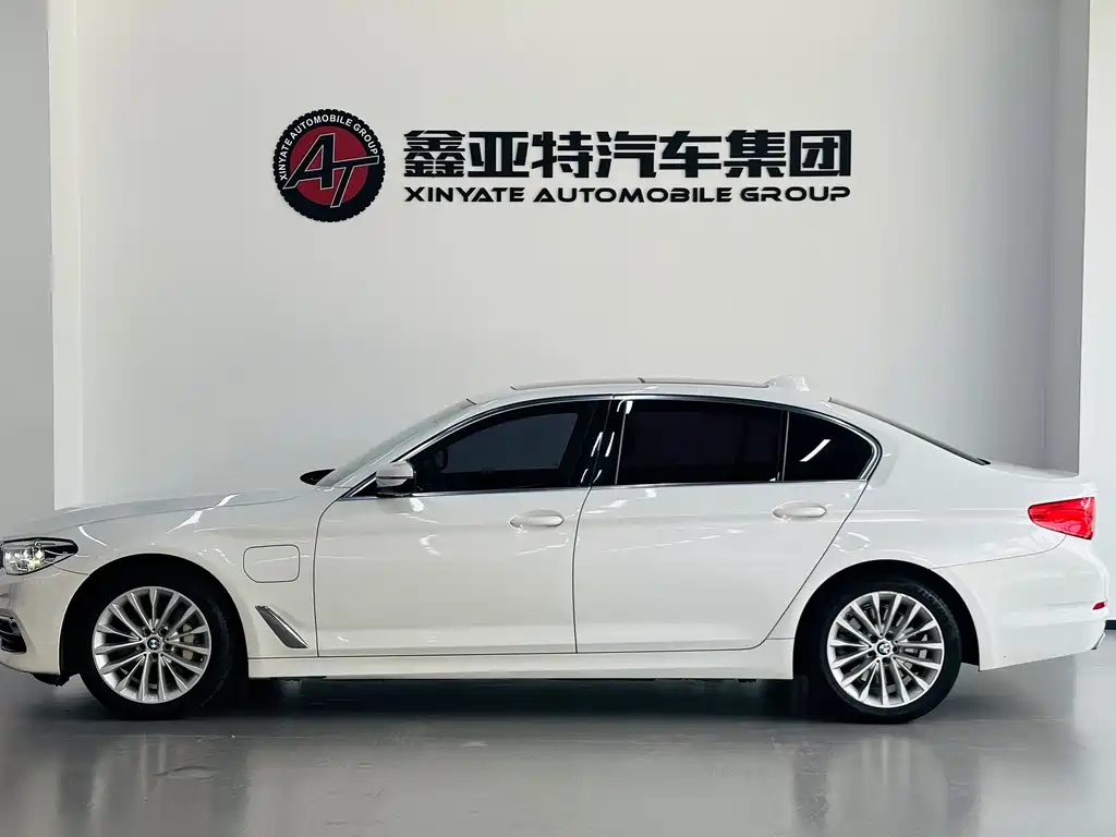 BMW 5 Series New Energy 2020 — фото 3