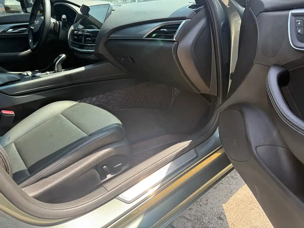Cadillac CT5 2023 — фото 10