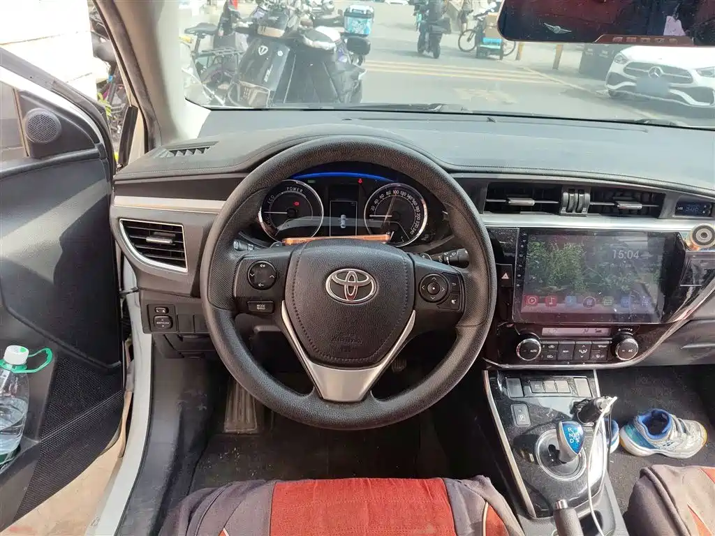 Toyota Corolla 2017 — фото 3