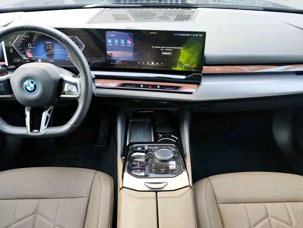 BMW i5 2025 — фото 8