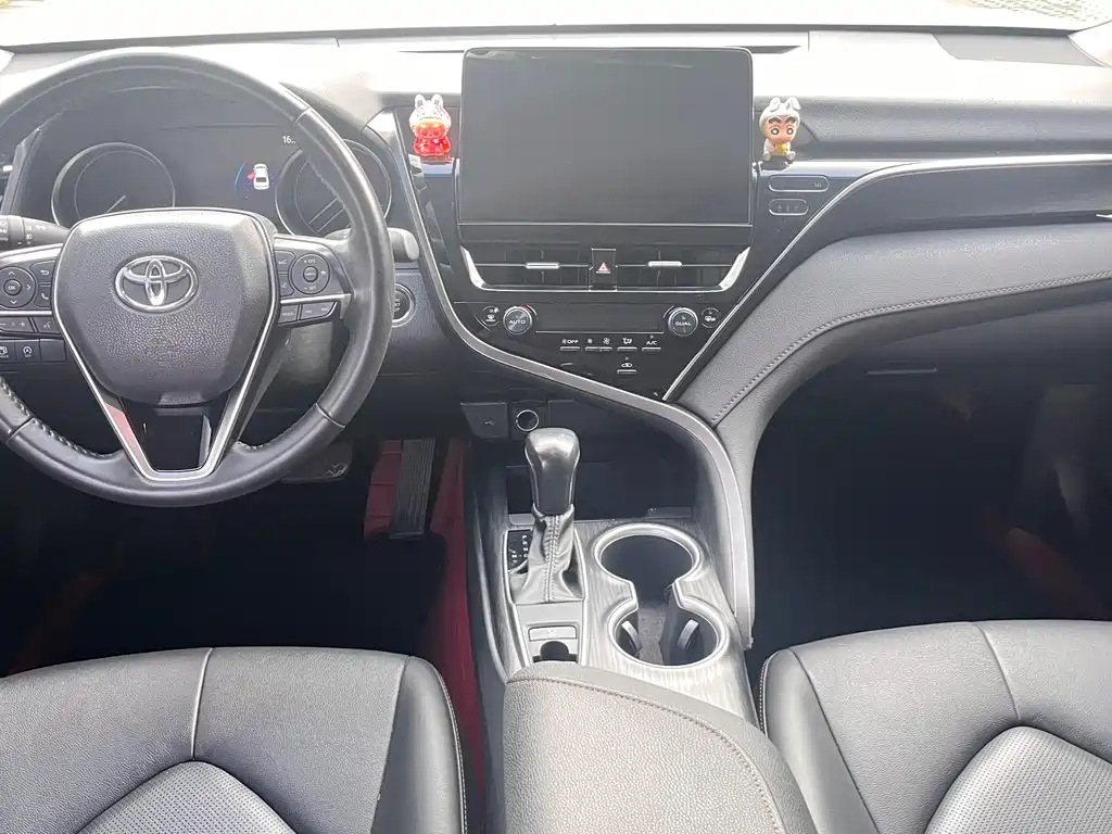 Toyota Camry 2023 — фото 8