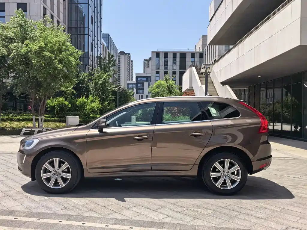 Volvo XC60 2017 — фото 13