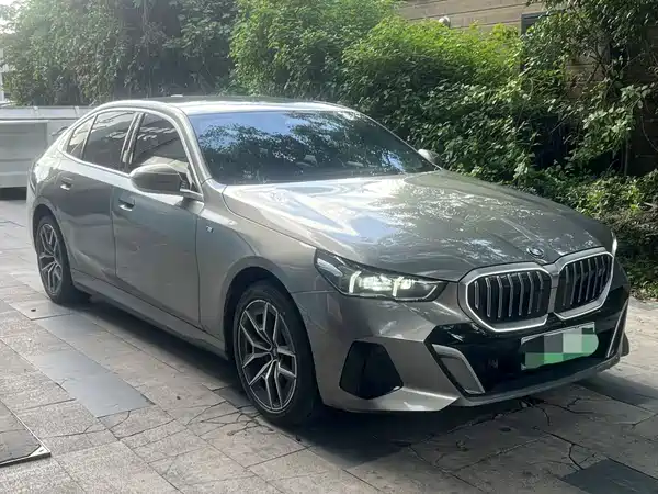 BMW i5 2024