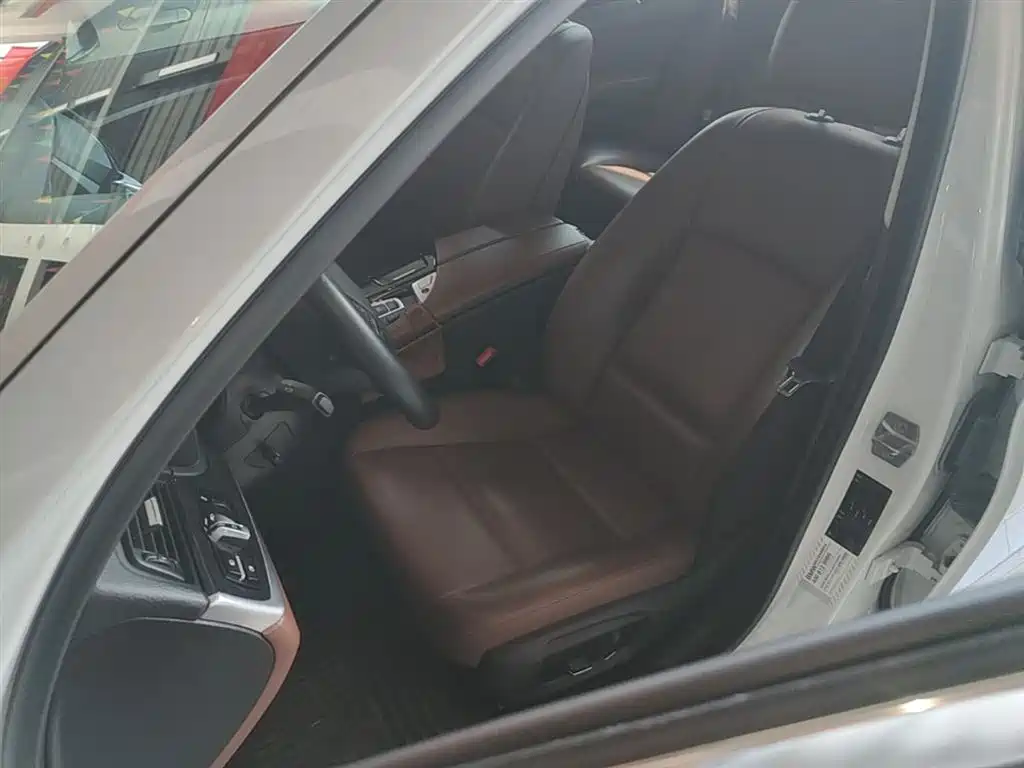 BMW 5 Series 2015 — фото 15