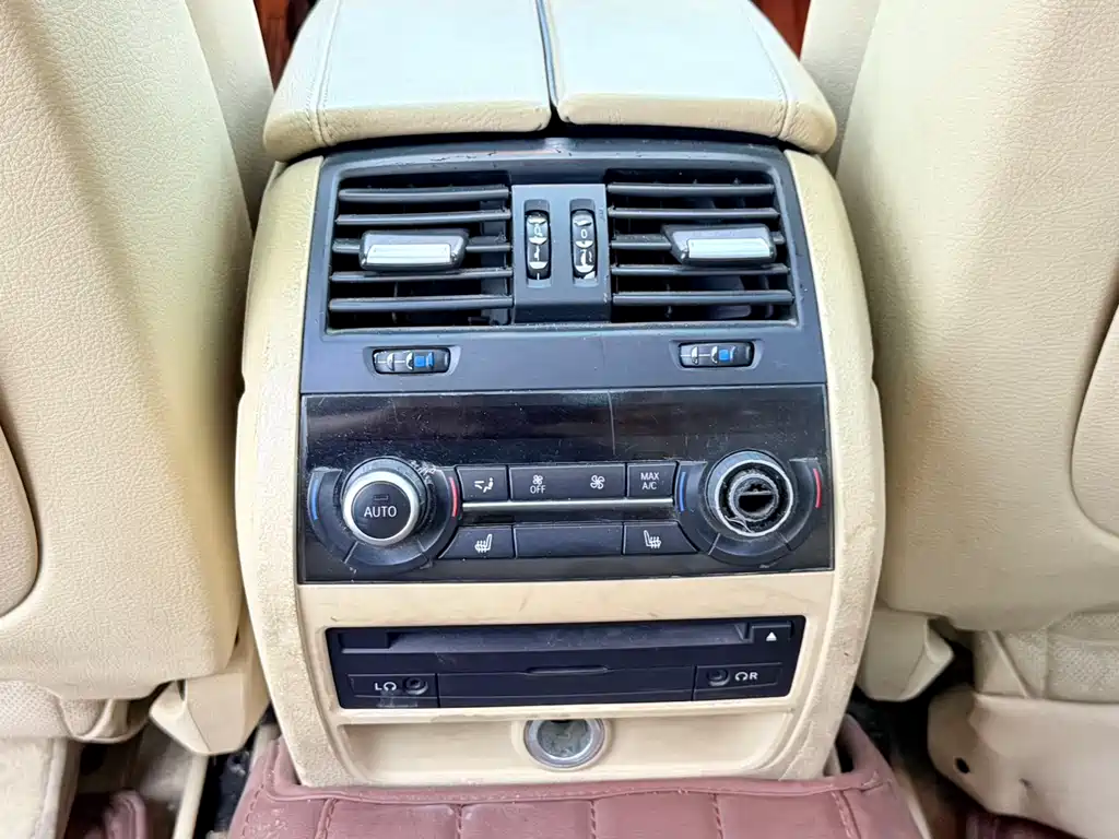 BMW 5 Series 2013 — фото 11