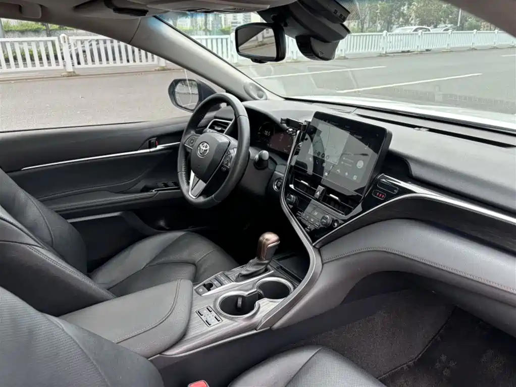 Toyota Camry 2021 — фото 17