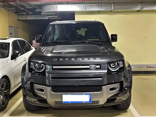 Land Rover Defender 2025