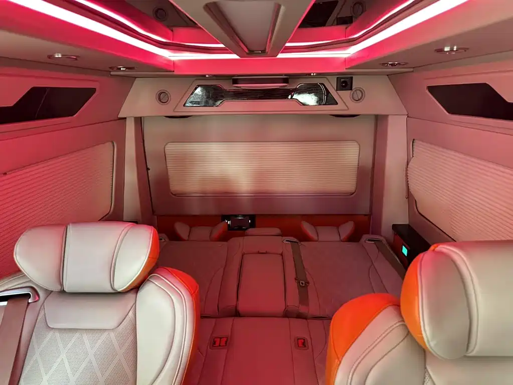Toyota Hiace 2022 — фото 6
