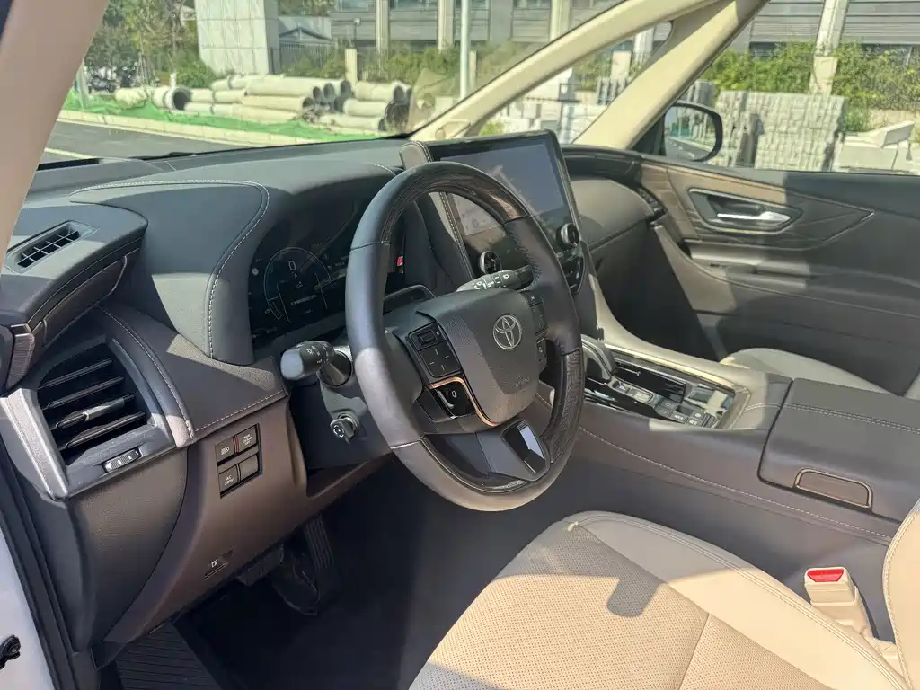 Toyota Alphard 2025 — фото 10