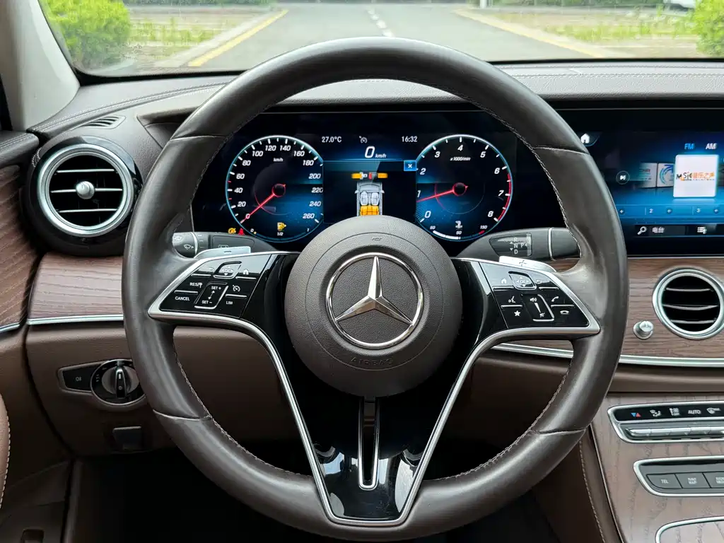 Mercedes-Benz E-Class 2022 — фото 12